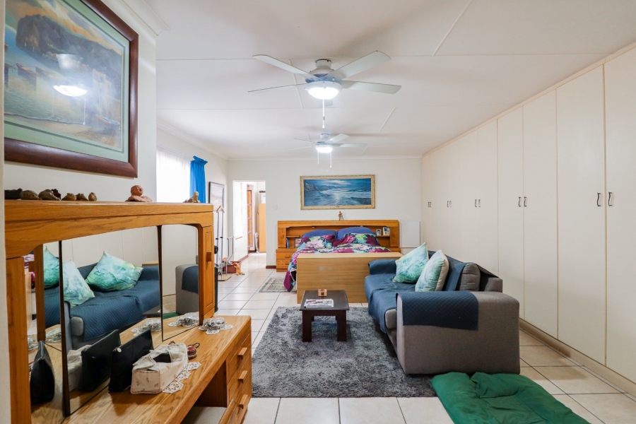 4 Bedroom Property for Sale in Fraaiuitsig Western Cape